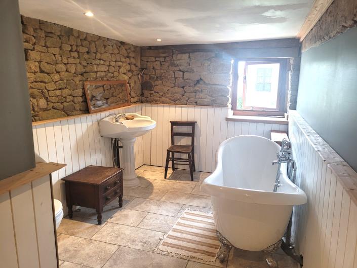 Image No.25-4 Bed Cottage for sale