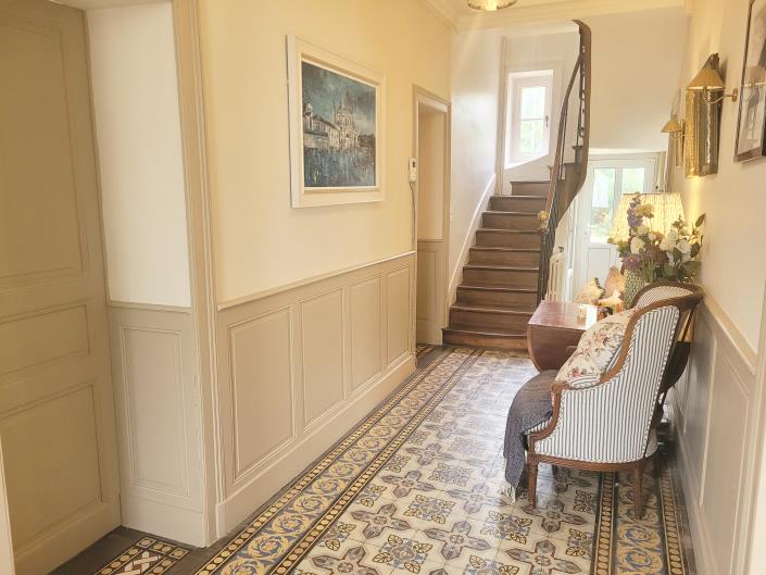 Image No.3-5 Bed Chateaux for sale