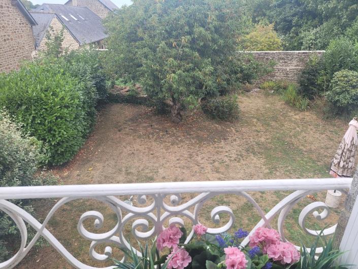 Image No.21-5 Bed Chateaux for sale