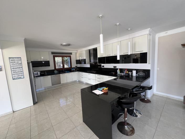 Image No.11-7 Bed Villa for sale