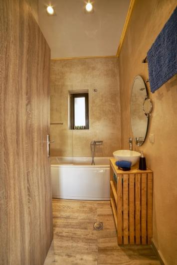 Image No.16-6 Bed Hotel for sale