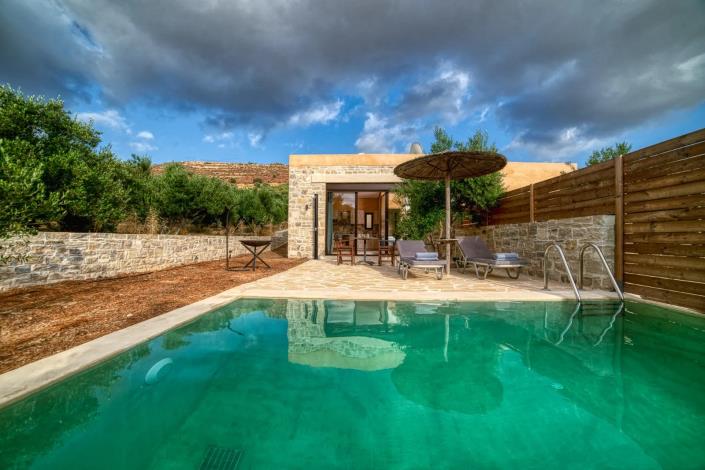 Image No.20-6 Bed Hotel for sale