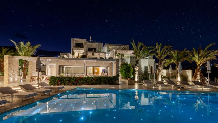 Image No.1-15 Bed Hotel for sale
