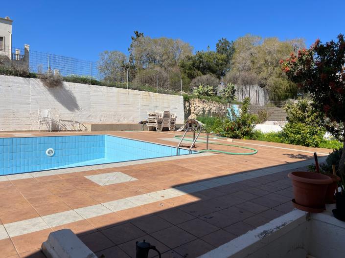 Image No.18-10 Bed Hotel for sale