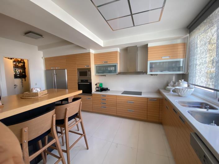 Image No.6-4 Bed Maisonette for sale