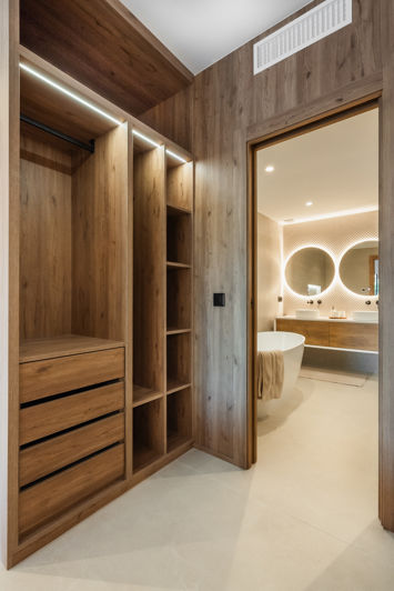 Image No.13-4 Bed Property for sale