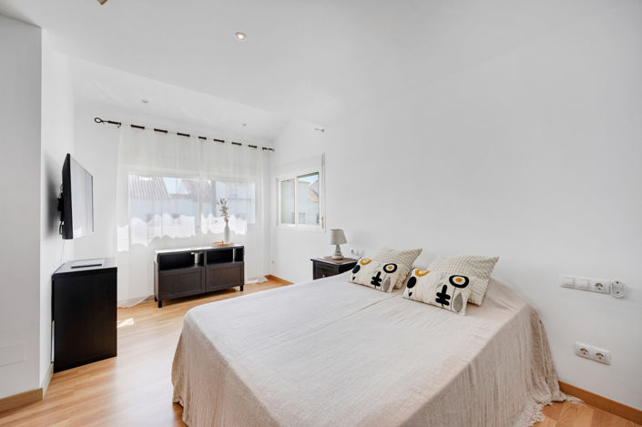 Image No.16-4 Bed Townhouse for sale