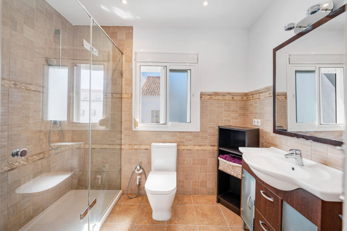 Image No.18-4 Bed Townhouse for sale