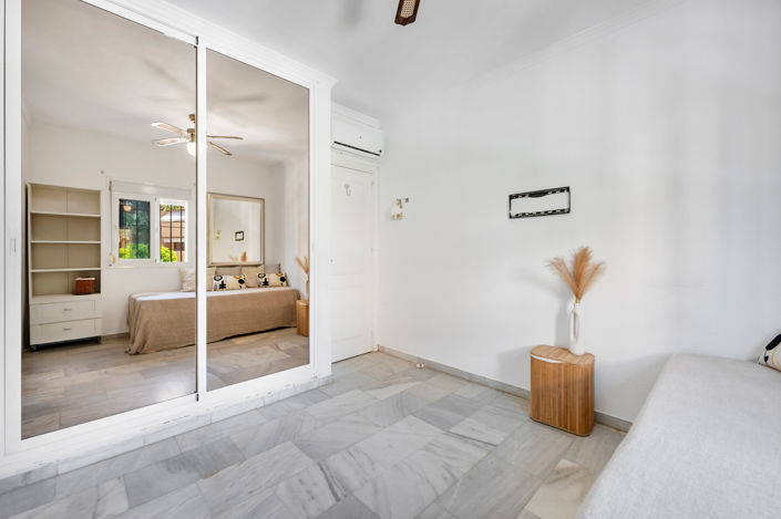 Image No.22-4 Bed Townhouse for sale