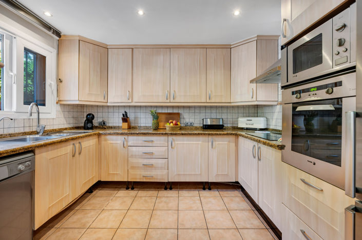 Image No.27-4 Bed Townhouse for sale