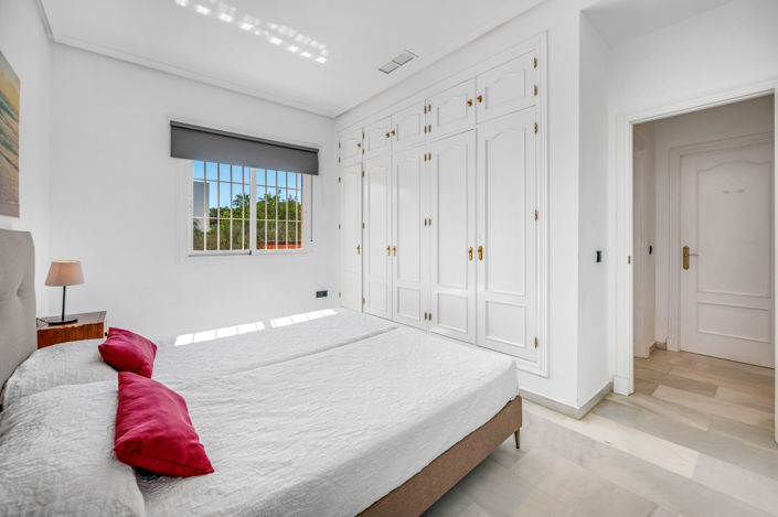 Image No.28-5 Bed Villa for sale