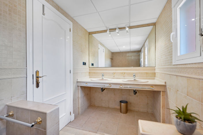 Image No.34-5 Bed Villa for sale