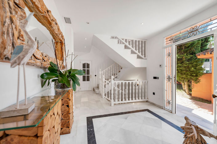 Image No.8-5 Bed Villa for sale