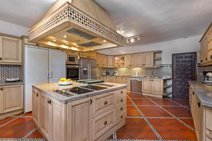 Image No.12-12 Bed Villa for sale