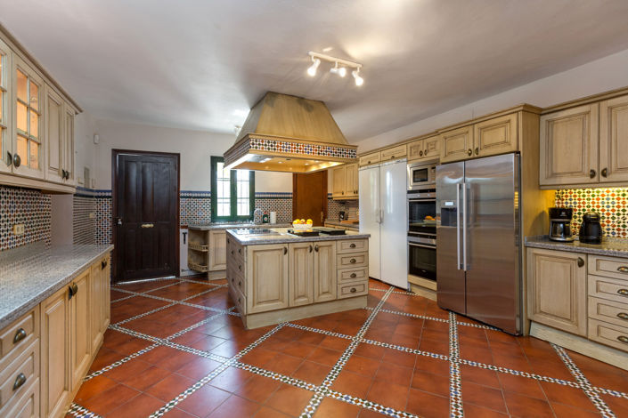 Image No.13-12 Bed Villa for sale