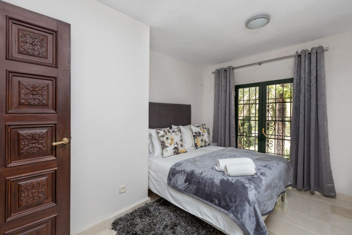 Image No.18-12 Bed Villa for sale