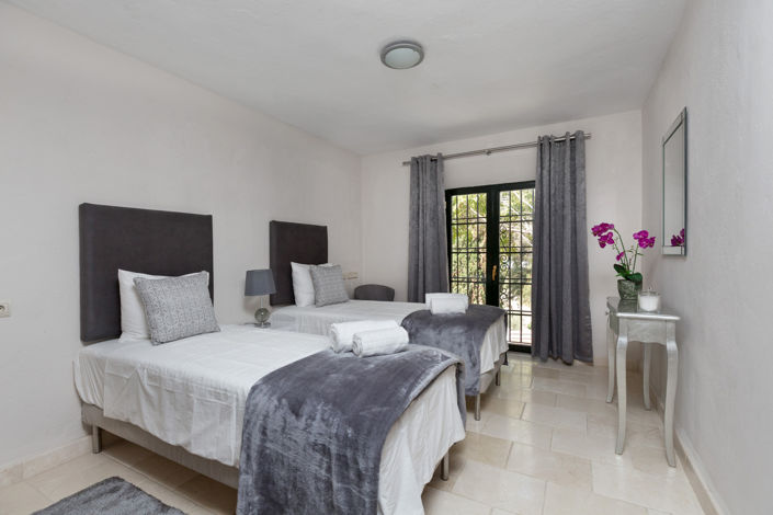 Image No.19-12 Bed Villa for sale