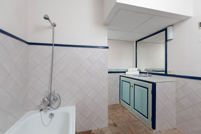 Image No.20-12 Bed Villa for sale