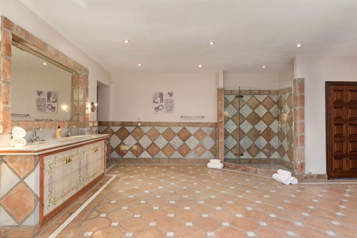 Image No.27-12 Bed Villa for sale