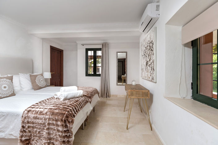 Image No.32-12 Bed Villa for sale