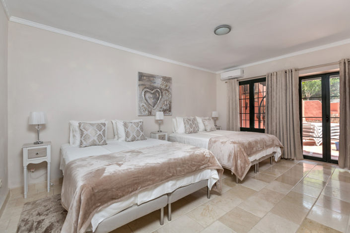 Image No.34-12 Bed Villa for sale