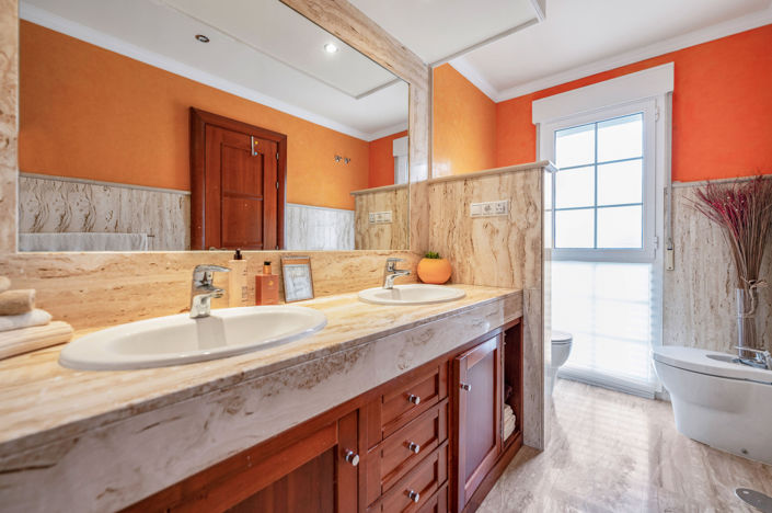 Image No.15-3 Bed House for sale