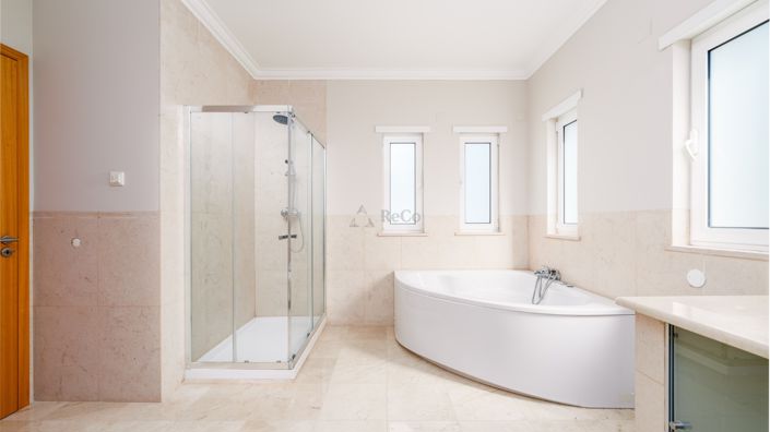 Image No.25-7 Bed Villa for sale