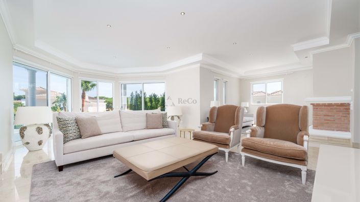 Image No.8-7 Bed Villa for sale