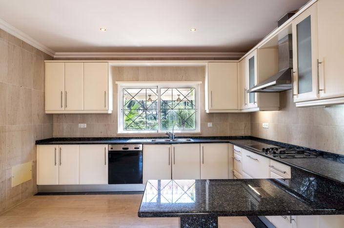 Image No.13-6 Bed Villa for sale