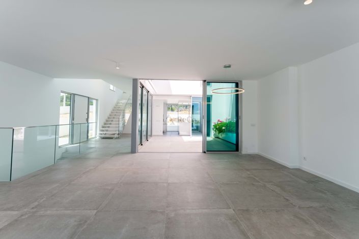 Image No.25-3 Bed Townhouse for sale