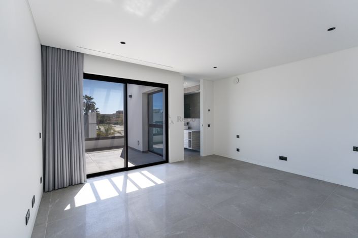 Image No.25-4 Bed Villa for sale