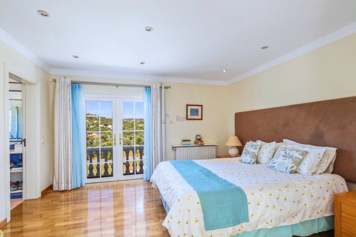 Image No.12-4 Bed Villa for sale