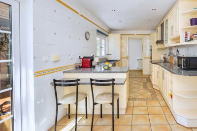 4854-693516-712851930b3075b7180938e680efb254b