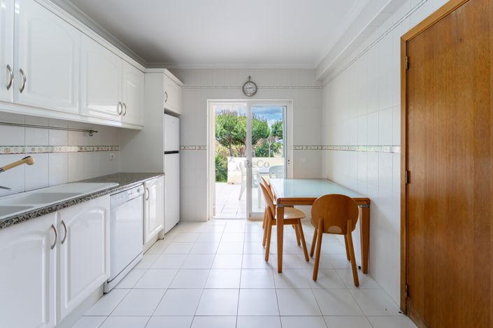 Image No.13-4 Bed Townhouse for sale