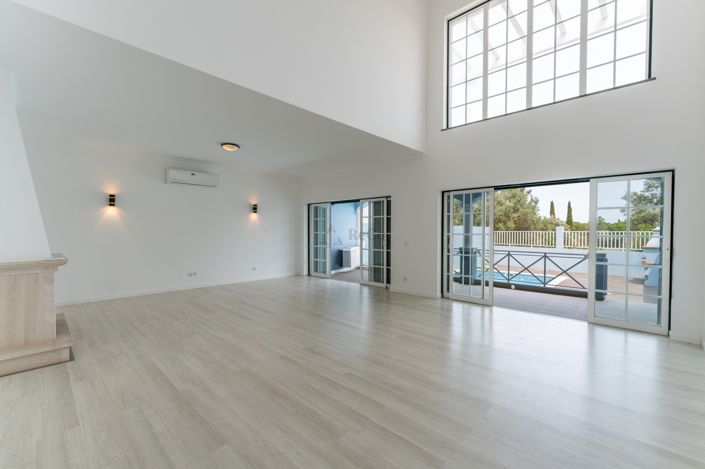 Image No.12-4 Bed Townhouse for sale