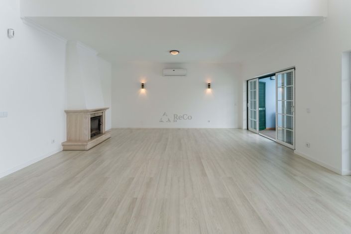 Image No.13-4 Bed Townhouse for sale