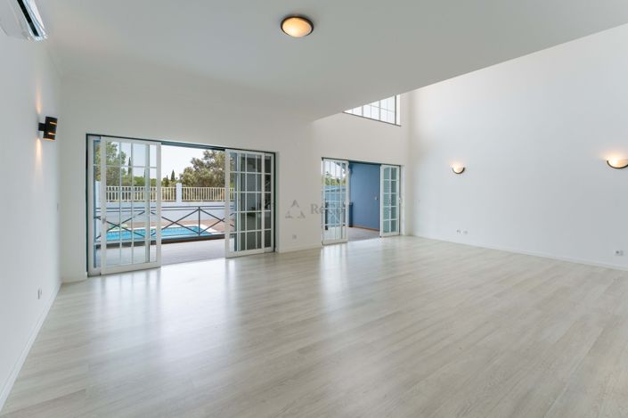 Image No.14-4 Bed Townhouse for sale