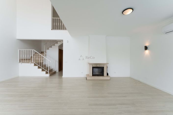 Image No.15-4 Bed Townhouse for sale