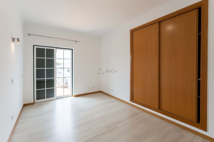 Image No.18-4 Bed Townhouse for sale