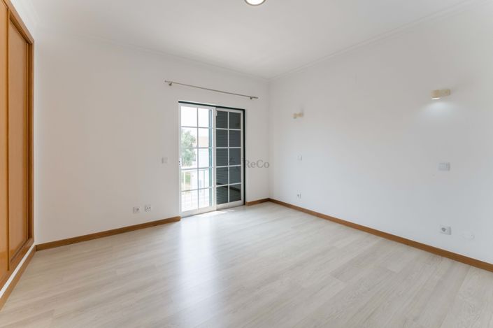 Image No.20-4 Bed Townhouse for sale