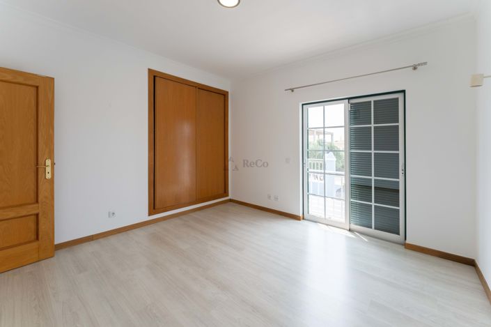 Image No.21-4 Bed Townhouse for sale