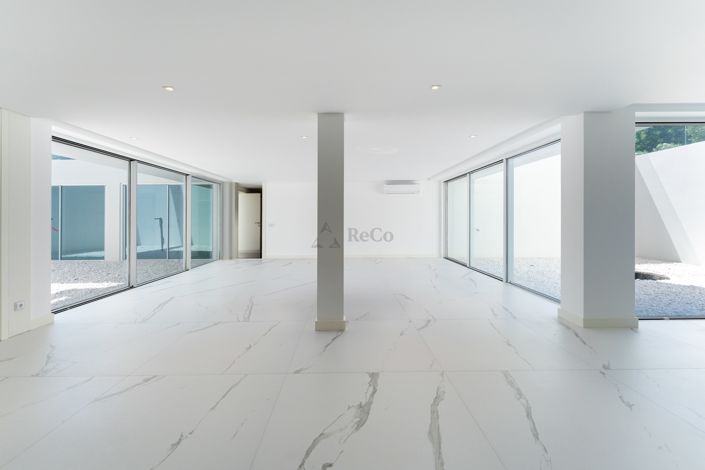 Image No.45-5 Bed Villa for sale