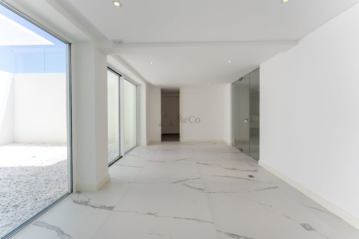 Image No.49-5 Bed Villa for sale