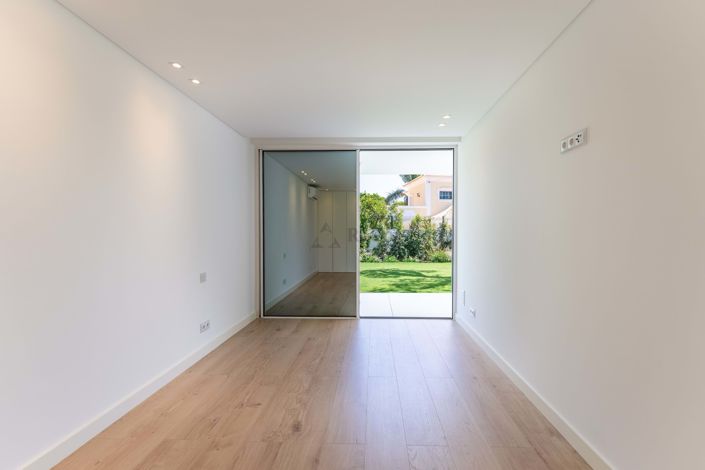 Image No.11-3 Bed Villa for sale