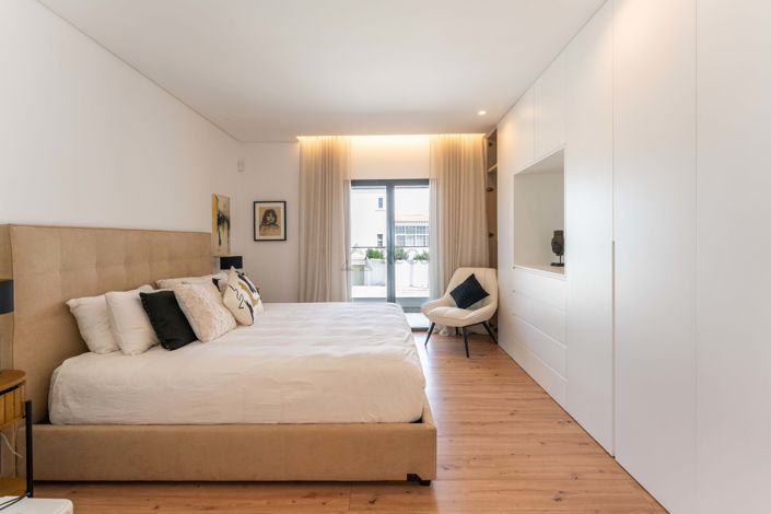 Image No.3-3 Bed Property for sale