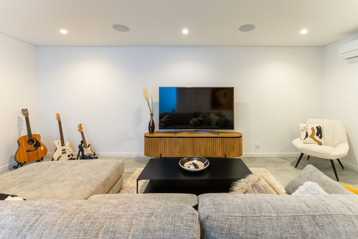 Image No.30-3 Bed Property for sale