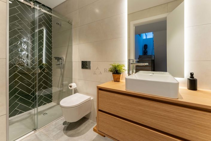 Image No.32-3 Bed Property for sale