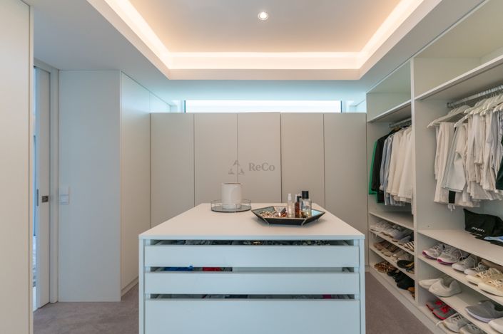 Image No.32-5 Bed Villa for sale