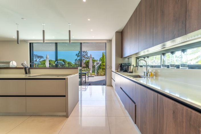 Image No.11-8 Bed Villa for sale