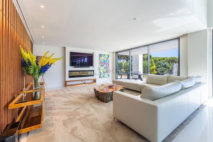 Image No.14-8 Bed Villa for sale